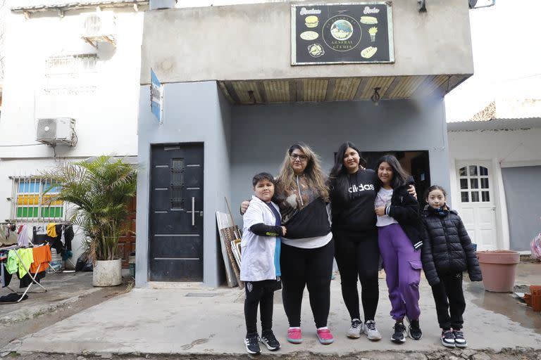 Rocío Rivadeo vive con sus hijos en Saldías y dice que el barrio, dentro de todo, es seguro