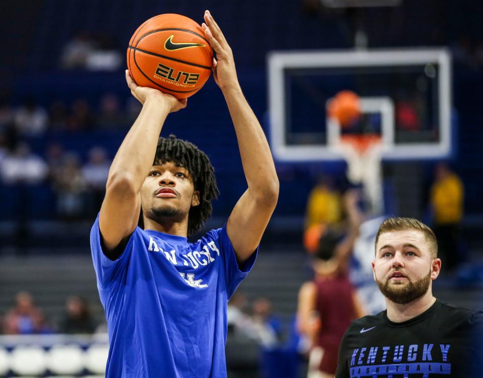 Kentucky player Shaedon Sharpe warms up before the game against Mississippi State January 25, 2022. 