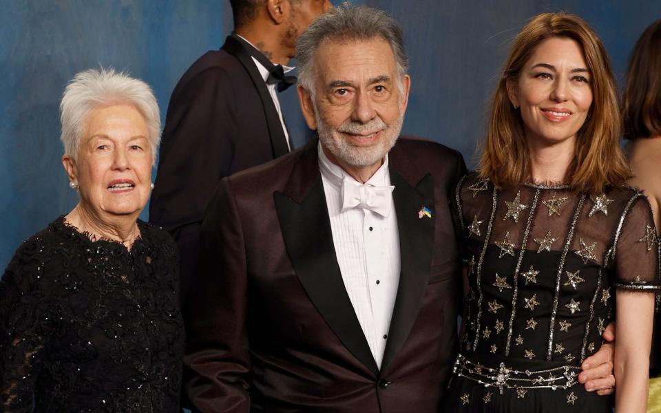 Francis Ford und Eleanor Coppola mit ihrer Tochter, der Regisseurin Sofia Coppola ("Lost in Translation"). Auch Sohn Roman ist im Filmgeschäft tätig. (Bild: 2022 Getty Images/Frazer Harrison)