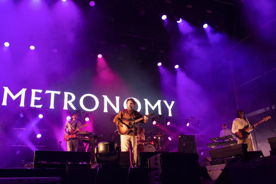 Miembros de la banda británica Metronomy durante su concierto en el festival Corona Capital en la Ciudad de México, el sábado 19 de noviembre de 2023. (Foto AP/Alejandro Godinez)