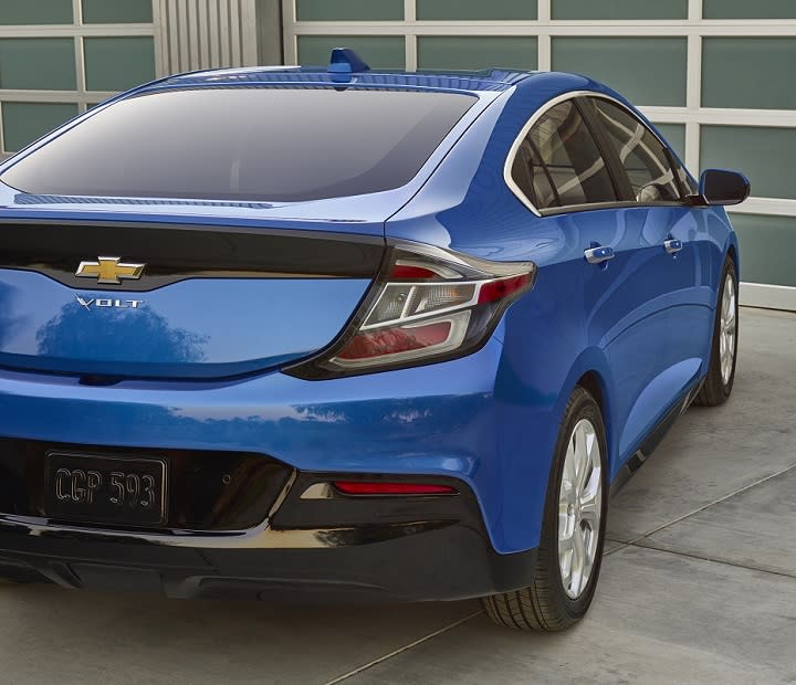 2016 Chevrolet Volt rear quarter photo