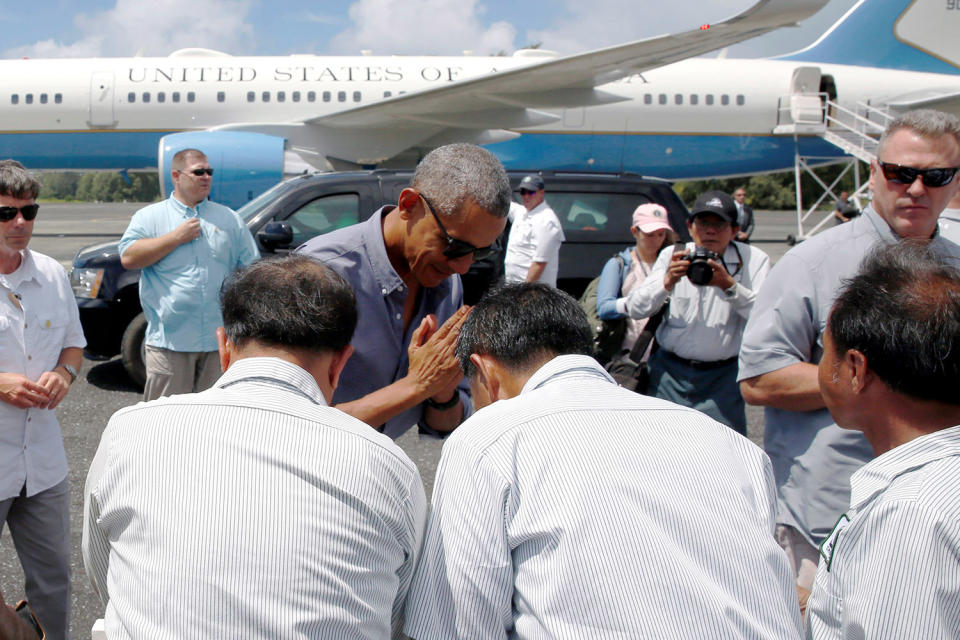 Obama greets workers