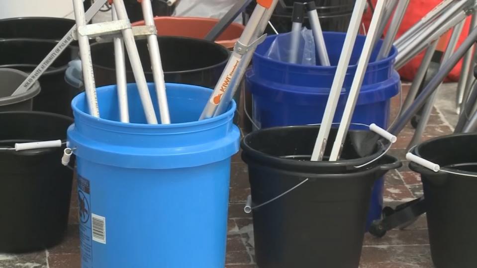 Volunteers helped spread awareness about littering.