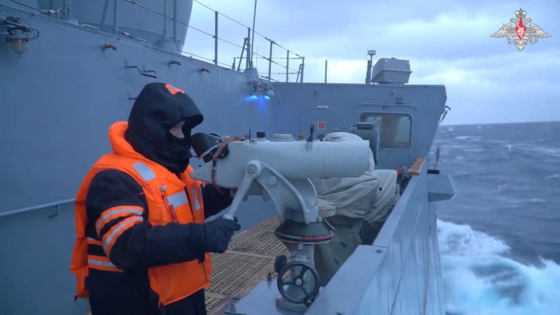 Russian warship holds drills in Norwegian Sea