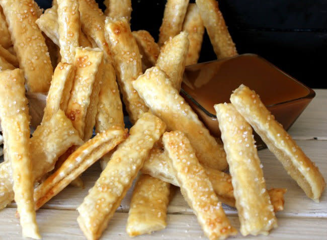 <strong>Get the <a href="http://www.ohbiteit.com/2013/05/apple-pie-fries.html" target="_blank">Apple Pie Fries recipe</a> by Oh Bite It</strong>