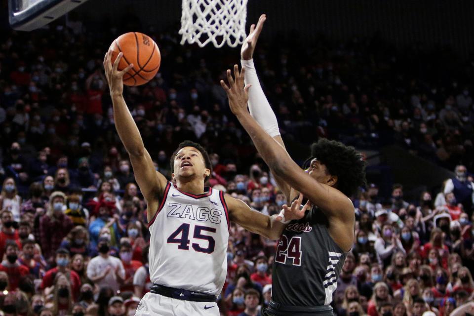 Santa Clara's Jalen Williams, right, had a vertical leap of 39 inches at the NBA draft combine.