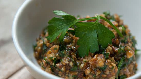 201203-HD-blogger-walnut-pesto.jpg