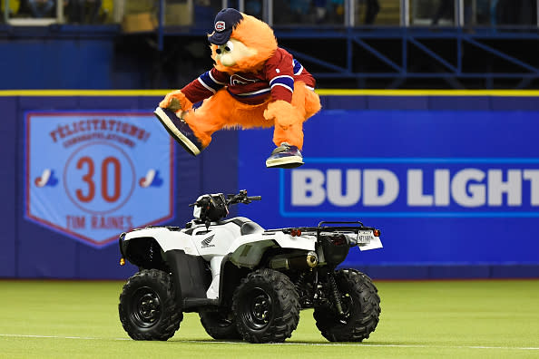 MONTREAL, QC – MARCH 31: Montreal Canadiens mascot Youppi, former Montreal Expos mascot during the Pittsburgh Pirates versus the Toronto Blue Jays spring training game on March 31, 2017, at Montreal Olympic Stadium in Montreal, QC (Photo by David Kirouac/Icon Sportswire)