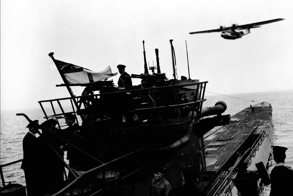 off Shelburne, N.S., May 1945--Second World War-- Surrender of German submarine U-889 off Shelburne, N.S., May 1945. Aircraft is a Consolidated 'Canso' A flying boat of No. 161 Squadron, R.C.A.F.] (CP PHOTO) 1998 (National Archives of Canada) PA-116720