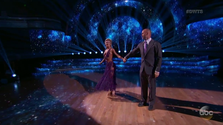 David Ross and his partner Lindsay Arnold finish their waltz on week 4 of 