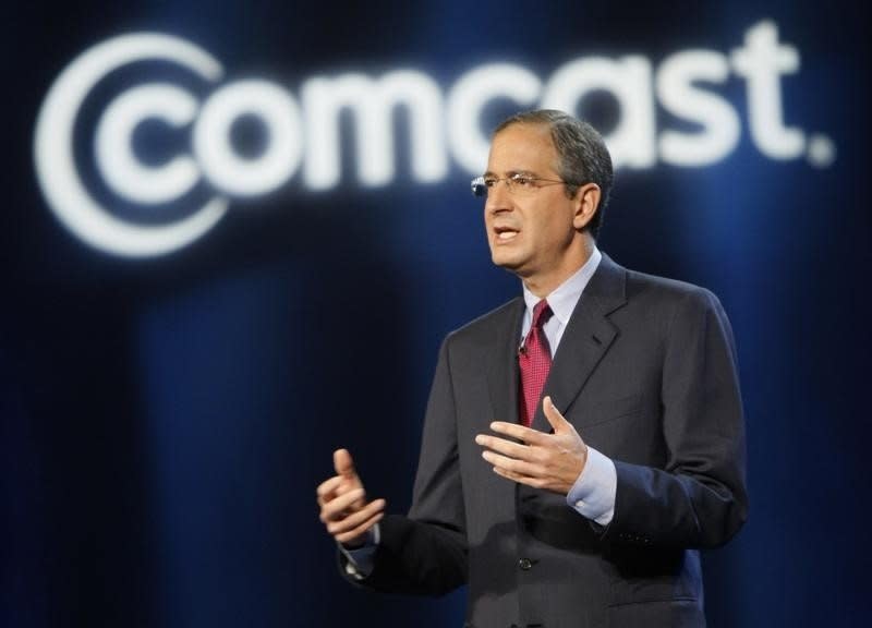 Comcast CEO Brian Roberts speaks at his keynote address at the Consumer Electronics Show in Las Vegas, Nevada January 8, 2008. REUTERS/Rick Wilking