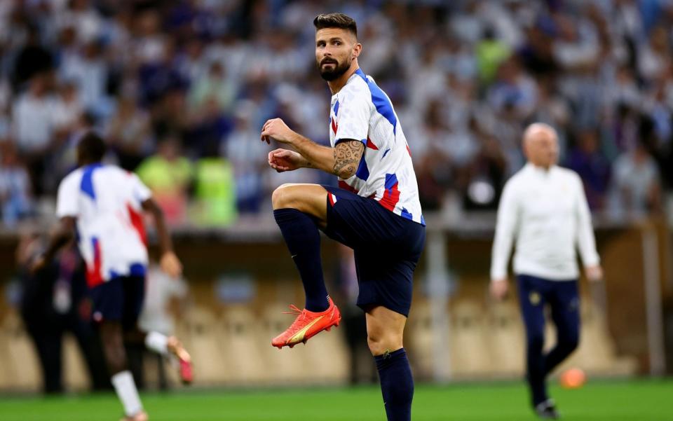 O Giroud warming up - David Klein / Sportimage