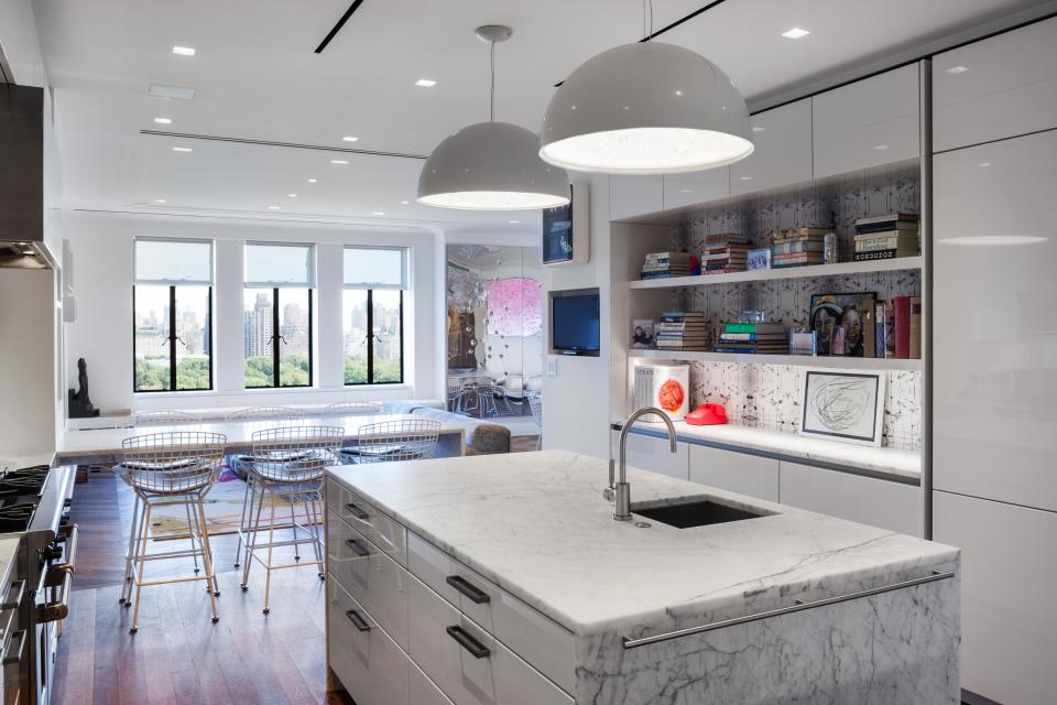 The kitchen, of utmost importance to chef Marc Murphy, features appliances from Miele, while a graphic wallpaper from Eskayel adds a bit of whimsy to the otherwise modern space.