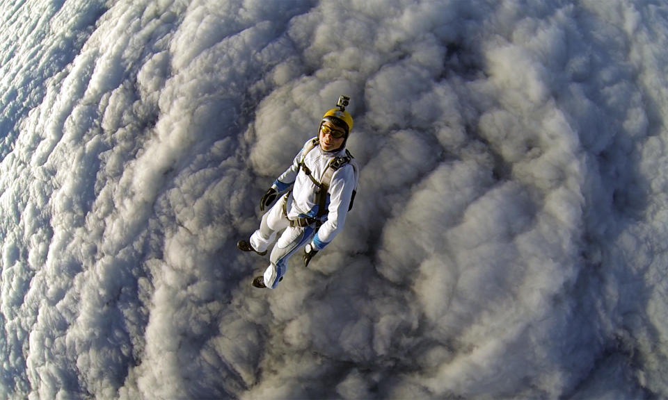 Gleb Vorevodin in the clouds over Moscow. (Photo: Gleb Vorevodin/Caters News)