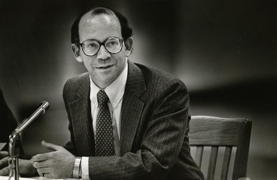 Lane County Commissioner Peter DeFazio testifies before the Eugene School Board in 1985.