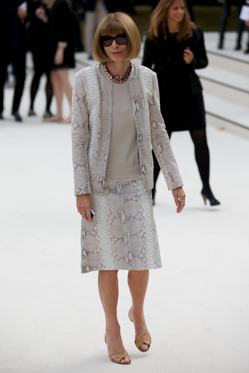 British-born editor-in-chief of American Vogue Anna Wintour arrives to attend the Burberry Prorsum 2013 spring/summer collection catwalk show at London Fashion Week in London on September 17, 2012. AFP PHOTO / ANDREW COWIE        (Photo credit should read ANDREW COWIE/AFP/GettyImages)