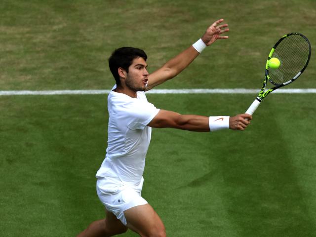 Wimbledon 2023: Carlos Alcaraz through to quarter-finals with impressive  win over Matteo Berrettini - Eurosport