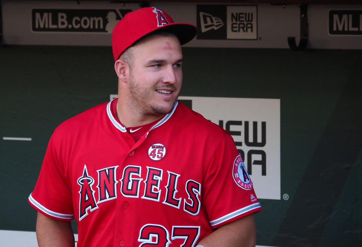 MLB's Mike Trout, Evansville baseball coach have Twitter moment