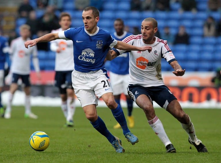 Bolton Wandererers' Darren Pratley (R) takes on Everton's Leon Osman during their FA Cup fourth round match at the Reebok Stadium in Bolton on January 26, 2013. Everton won 2-1