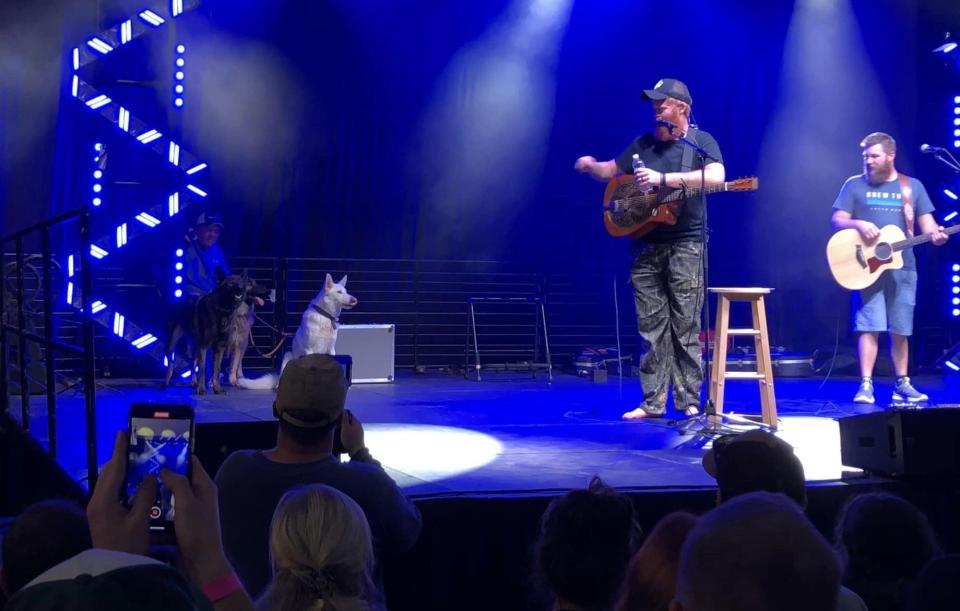 Oliver Anthony introduces his dogs at Joan Perry Brock Center at Longwood University in Farmville on October 28. On the right, also pictured is Joey Davis of Hopewell.