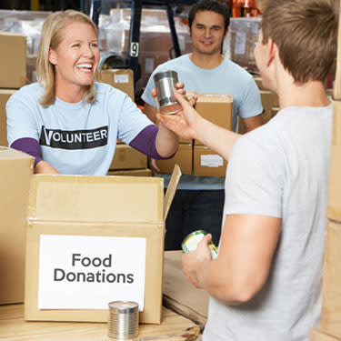 Volunteers-collecting-food-donations-at-warehouse_web