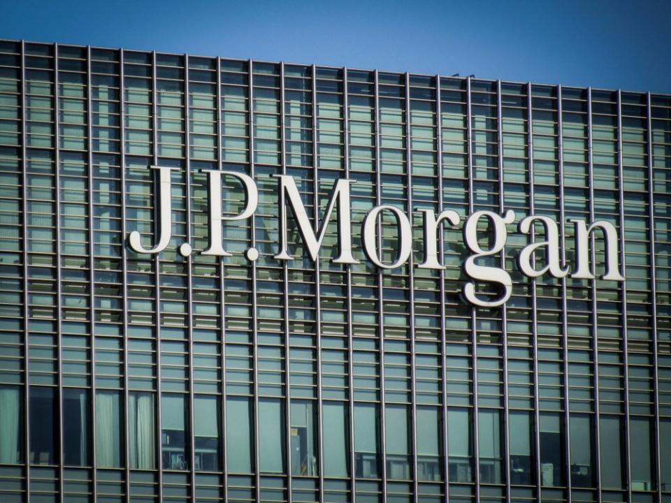 JPMorgan strategists are warning investors that bitcoin, in its current value, is overpriced. | Source: Shutterstock