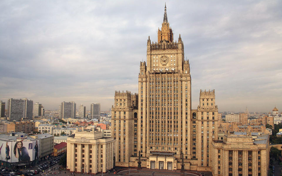 俄羅斯外交部20日召見英國駐俄代辦，稱英國支持烏克蘭的「恐怖主義行為」以及阻撓俄國在英國的外交活動，並對此表示譴責。圖為俄羅斯外交部大樓。(圖:維基)