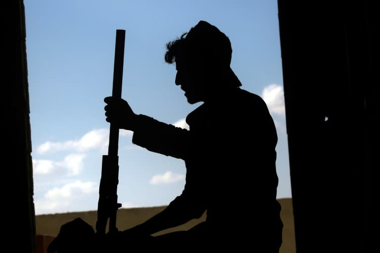 A fighter of the US-backed Syrian Democratic Forces readies a weapon during the advance into the Islamic State group stronghold of Raqa on June 21, 2017