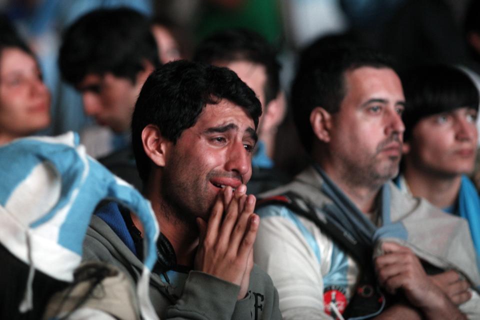 Argentina's fans react after Argentina loss to Germany in their 2014 World Cup final soccer match in Brazil, at a public square viewing area in Buenos Aires July 13 2014. REUTERS/Martin Acosta (ARGENTINA - Tags: SPORT SOCCER WORLD CUP)