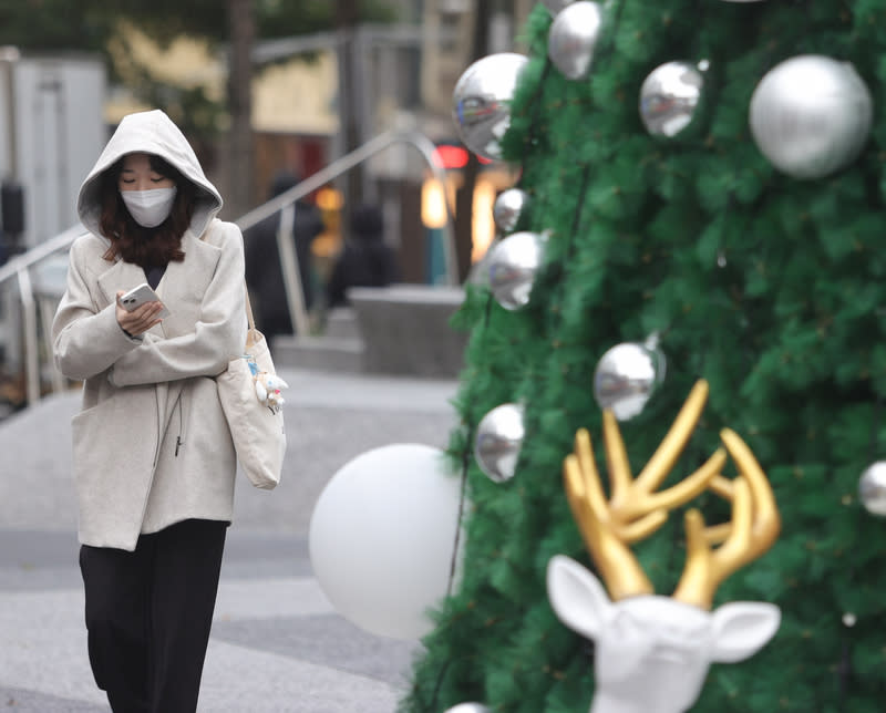 19縣市低溫特報，日晴朗平安夜酷寒。（中央社）