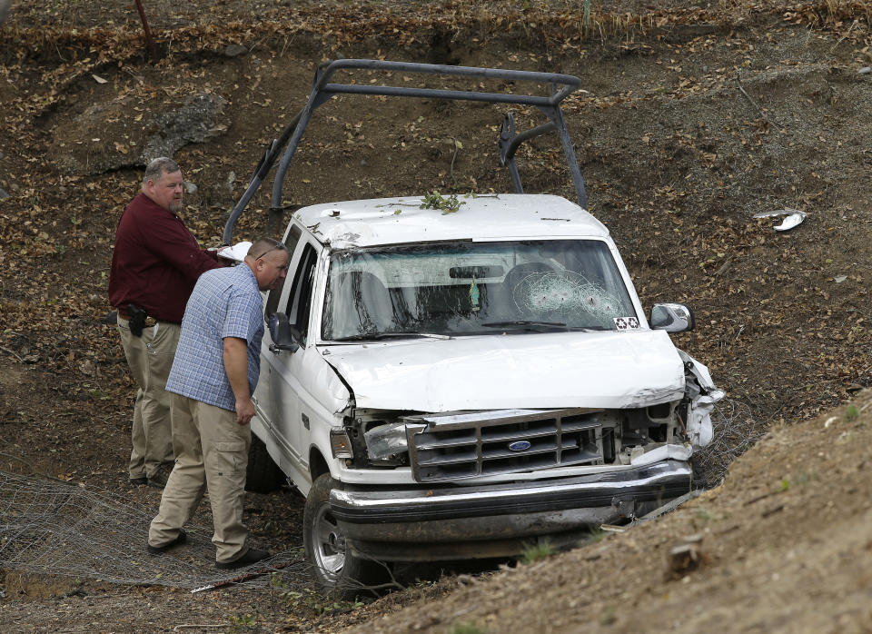 <p>Investigators view a pickup truck involved in a deadly shooting at the Rancho Tehama Reserve, near Corning, Calif., Nov. 14, 2017. (Photo: Rich Pedroncelli/AP) </p>