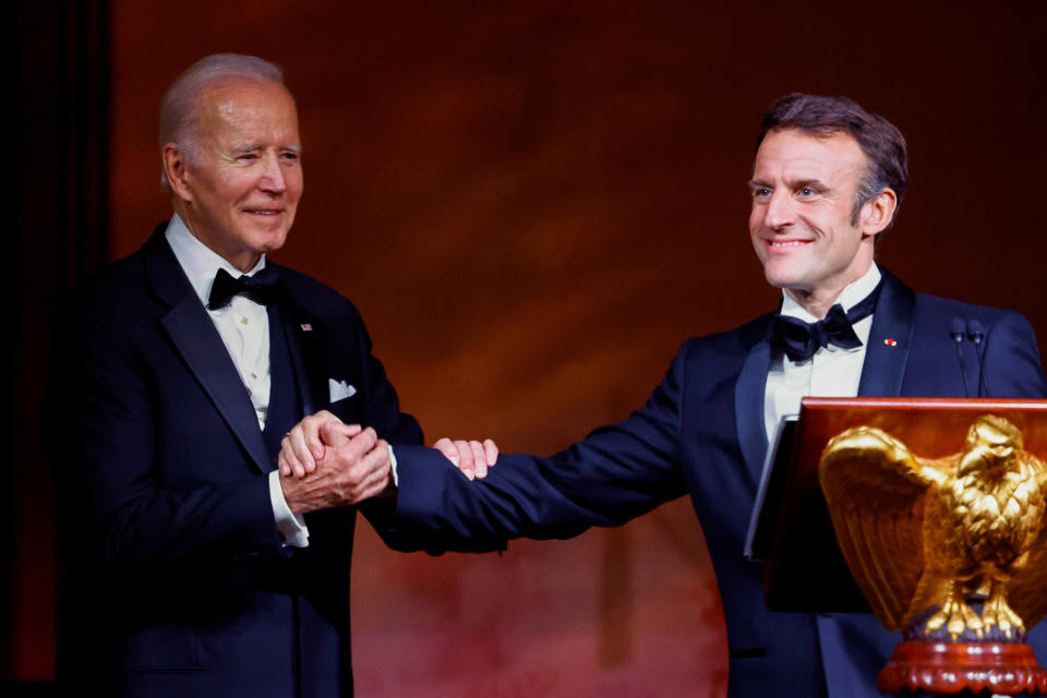 U.S. President Joe Biden greets France's President Emmanuel Macron, as the Bidens host the Macrons for a State Dinner at the White House, in Washington, U.S., December 1, 2022.  REUTERS/Evelyn Hockstein