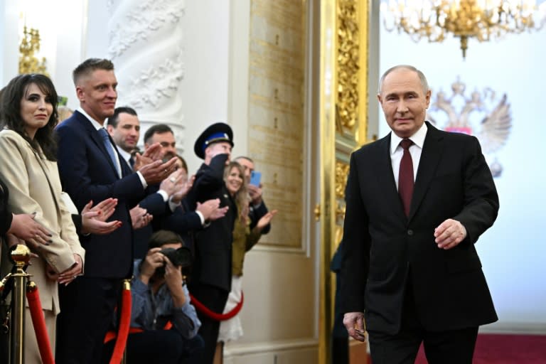 Kreml-Chef Putin hat offiziell seine fünfte Amtszeit als Präsident Russlands angetreten. Der 71-Jährige wurde bei einer Zeremonie im Kreml in Moskau vereidigt. (Sergei BOBYLYOV)