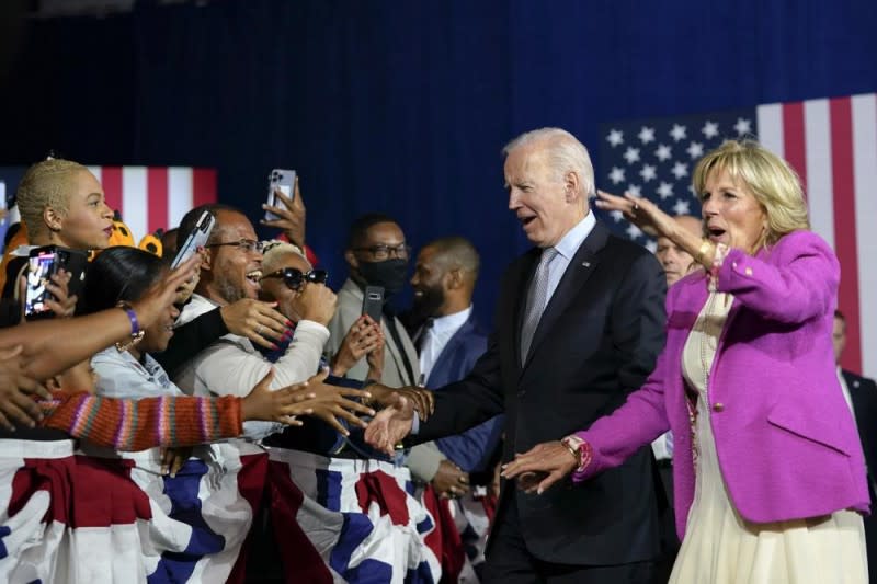 2022年11月7日，美國總統拜登（Joe Biden）和夫人吉兒（Jill Biden）連袂出席，替民主黨籍馬里蘭州州長候選人摩爾（Wes Moore）助選。（AP）