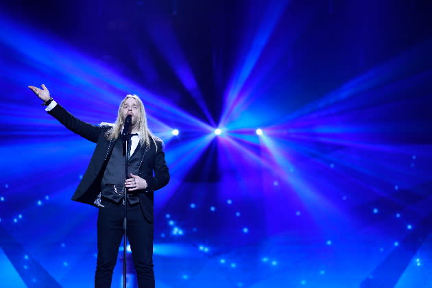 Wie David Garrett ohne Geige: Eyþór Ingi Gunnlaugsson vertrat Island beim ESC. (EBU/Thomas Hanses)