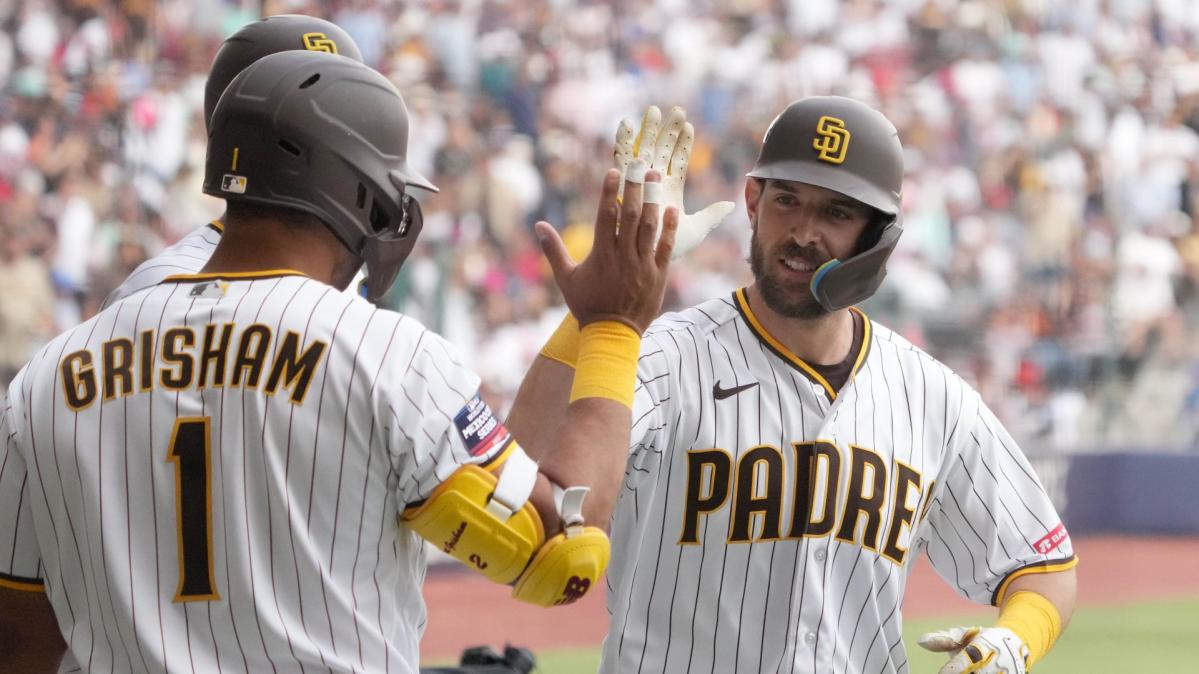 Padres rally for two-game Mexican sweep, beat Giants 6-4