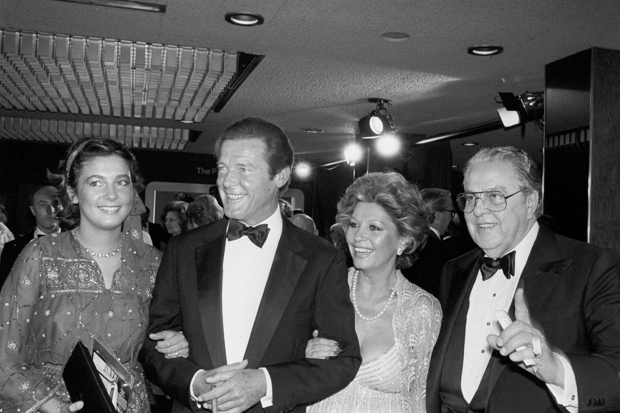 ROGER MOORE WITH HIS WIFE LUISA AND FILM PRODUCE ALBERT 'CUBBY' BROCCOLI ARRIVE AT THE ROYAL GALA CHARITY PREMIERE OF FOR YOUR EYES ONLY.   (Photo by PA Images via Getty Images)