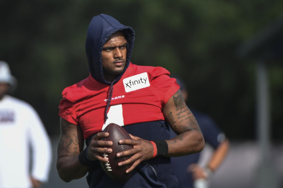 Brian Flores: The Tua Story That Went Viral; How He Still Might End Up with  Deshaun Watson - Sports Illustrated Miami Dolphins News, Analysis and More