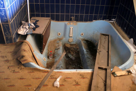 A damaged bathtub in the five-star Ninewah Oberoi Hotel in Mosul city, Mosul, Iraq January 30, 2017. Picture taken January 30, 2107. REUTERS/Ahmed Jadallah