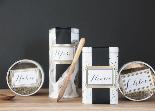 Simple-to-customize tea tins barely need gift wrap