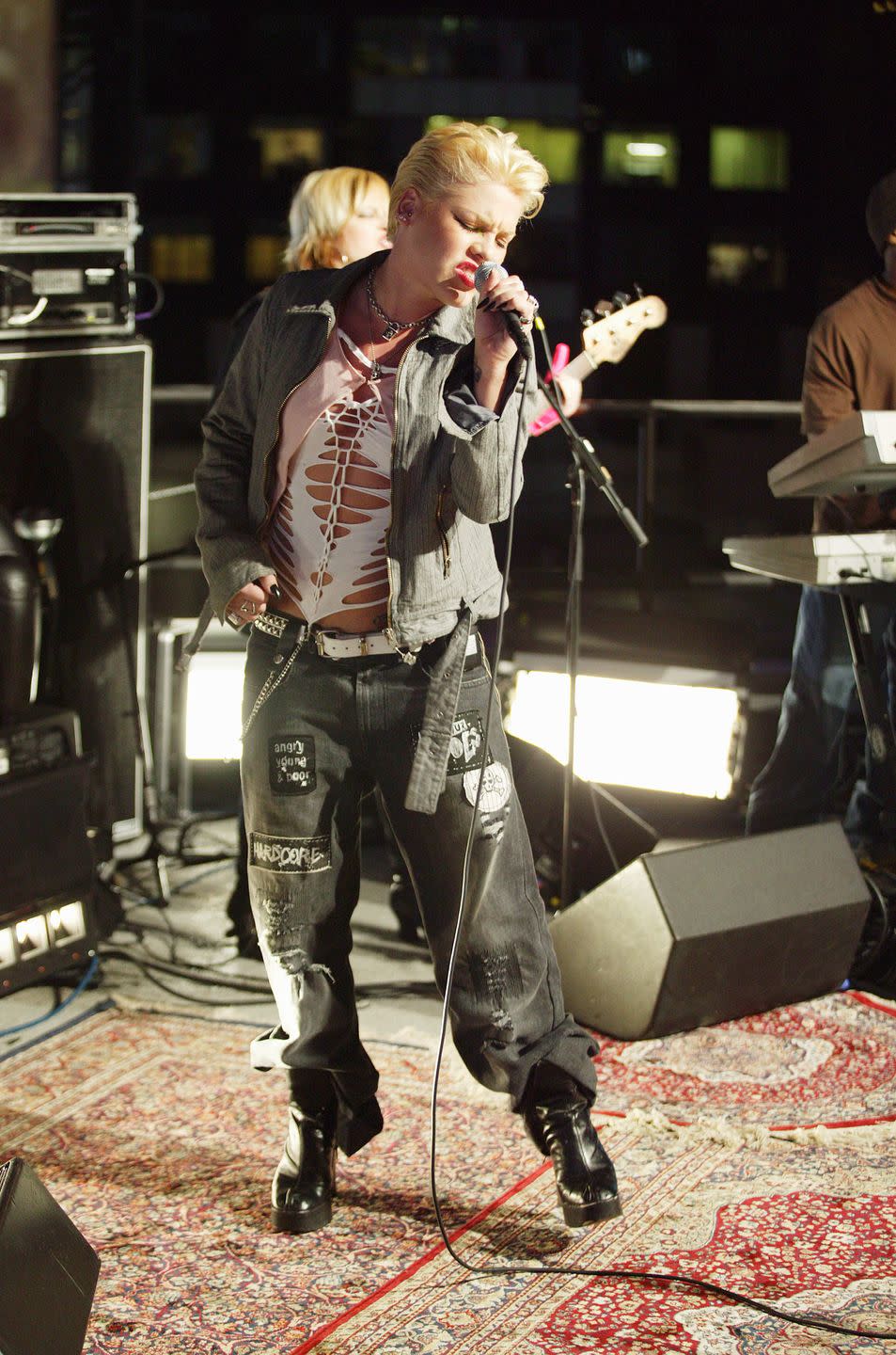 <p>Well, that's certainly a distinctive look. There's no mistaking P!nk for anyone else as she performs on the show in baggy jeans, boots, a shredded t-shirt, and a moto jacket. </p>