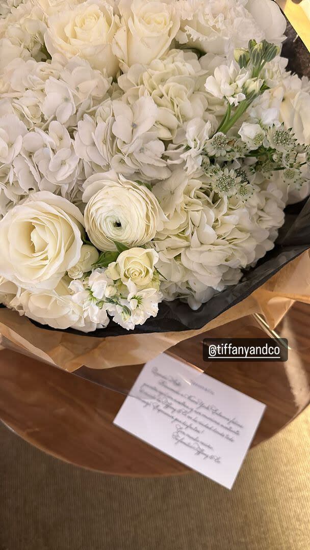 Anto Roccuzzo llegó a Nueva York y se encontró con un ramo de flores blancas