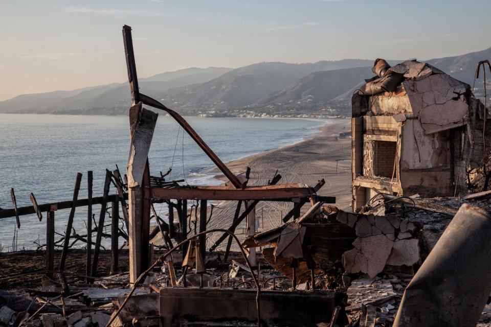 Woolsey wildfire in malibu