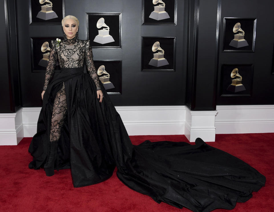 <p>Entre los peores looks también hemos incluido el Armani Privé de Lady Gaga. (Foto: AP). </p>