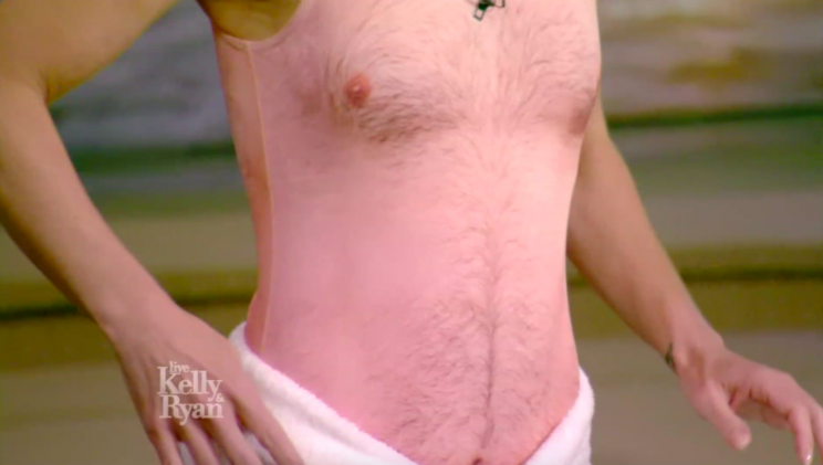 Kelly Ripa shows off the dad-bod swimsuit on <em>Live With Kelly and Ryan</em>. 