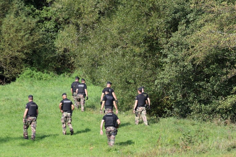 Des gendarmes participent à une battue pour retrouver l'adolescente disparue Lina, le 28 septembre 2023 à Saint-Blaise-la-Roche, dans le Bas-Rhin (Frederick FLORIN)