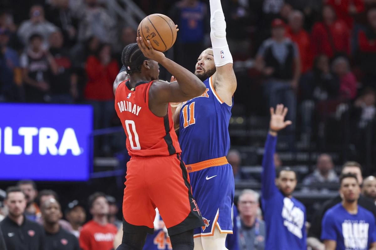 Reaction: Rockets beat Knicks before buzzer as Aaron Holiday erupts late -  Yahoo Sports