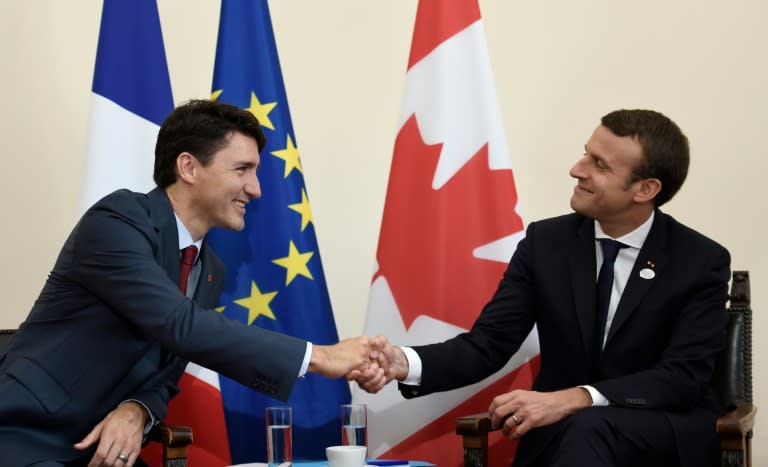 Canadian Prime Minister Justin Trudeau (L) and French President Emmanuel Macron meet at the G7 summit