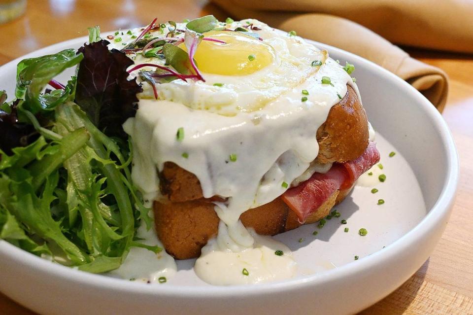 She's Crafty!, la versión de Yolked Kitchen del Croque Madame, se ve el jueves 11 de julio de 2024 en Clovis.