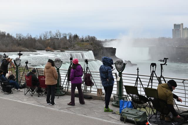 <p>ANGELA WEISS/AFP via Getty</p> The eclipse in Niagara Falls State Park